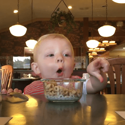 Video: Phản ứng đáng yêu của cậu bé là "fan cuồng" của thức ăn 12