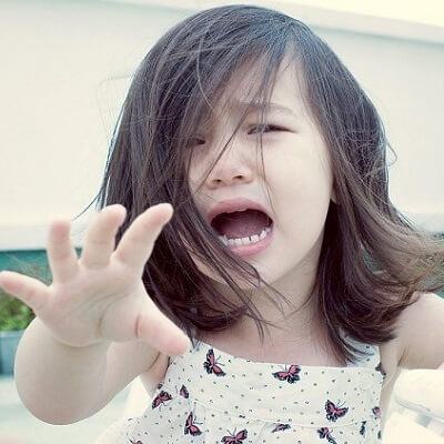 Làm sao để uốn nắn bé khi bé hay hờn dỗi, khóc lóc? 8