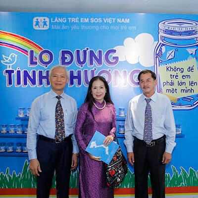 Đồng hành cùng Làng trẻ SOS qua chiến dịch "Lọ đựng tình thương" 5