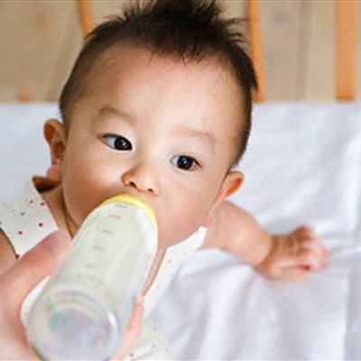 Nói "không" với 8 việc này khi pha sữa cho trẻ sơ sinh kẻo gây hại cho đường tiêu hóa của bé 5