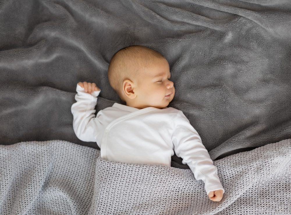 Dấu hiệu bất thường của trẻ sơ sinh khi ngủ