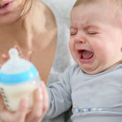 Mẹo hay cho mẹ khi bé không chịu uống sữa ngoài 2