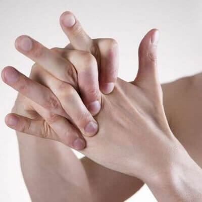 Bẻ khớp ngón tay và những hệ lụy khôn lường cho sức khỏe 3