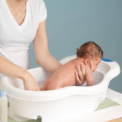 Cách tắm cho trẻ sơ sinh "chuẩn" tại nhà 2