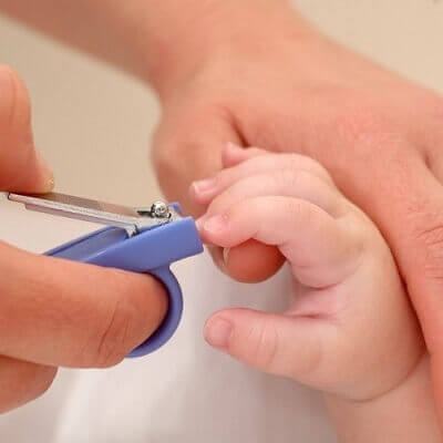 Cắt móng tay cho trẻ sơ sinh thế nào để an toàn? 3