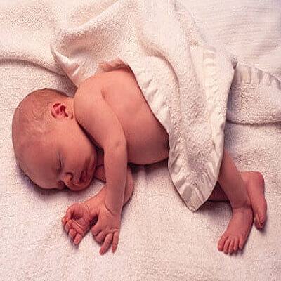 Có nên cho trẻ sơ sinh nằm nghiêng khi ngủ không? 4