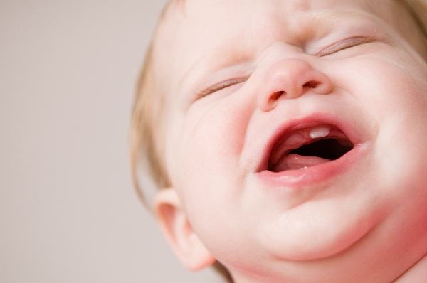 10 dấu hiệu mọc răng ở trẻ nhỏ mẹ phải biết 6