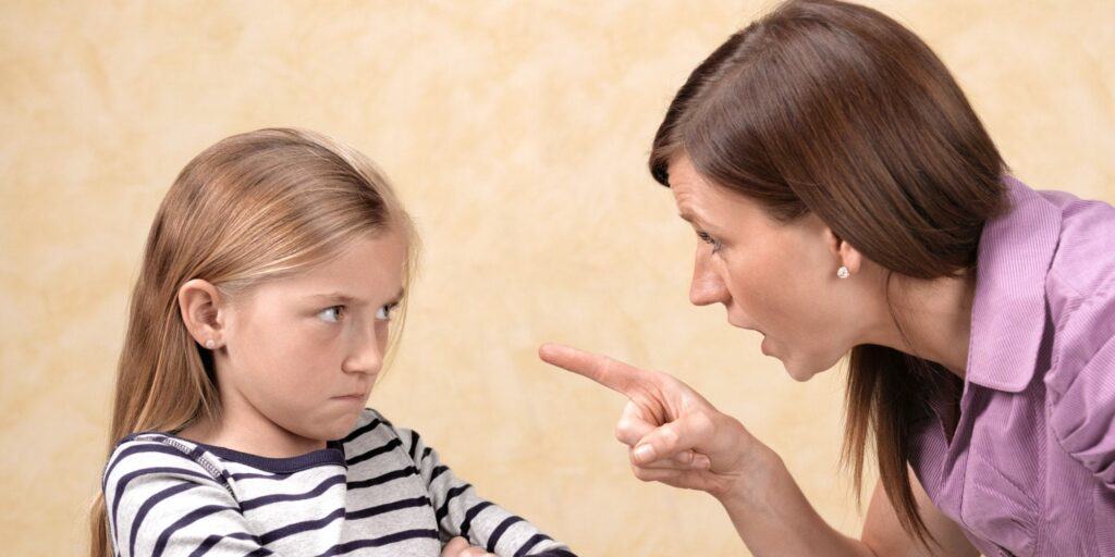 Những câu nói làm tổn thương trẻ cần tránh 5