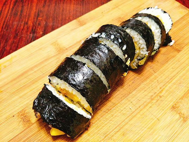 Cách làm kimbap không cần mành tre