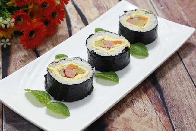 Cách làm kimbap không cần mành tre đơn giản mà 'siêu ngon' 16