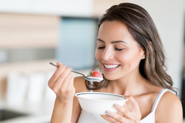 7 lợi ích bất ngờ của việc ăn sữa chua mỗi sáng bạn đã biết? 2