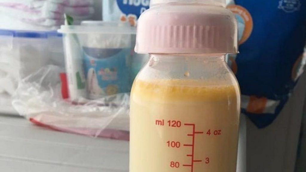 Cách nhận biết sữa mẹ bị hỏng