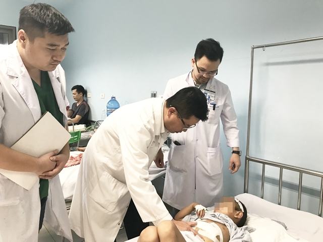 Bệnh viện Nhi Trung ương cứu sống bé trai 6 tuổi vỡ gan do ngã cây 24 Bệnh viện Nhi Trung ương cứu sống bé trai 6 tuổi vỡ gan do ngã cây 9