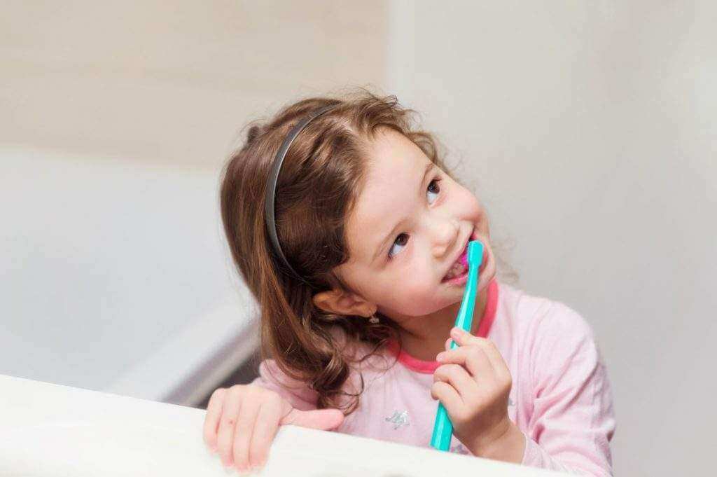 dạy trẻ cách đánh răng