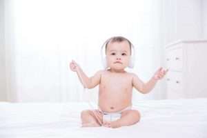 kiểm tra thính giác của trẻ 