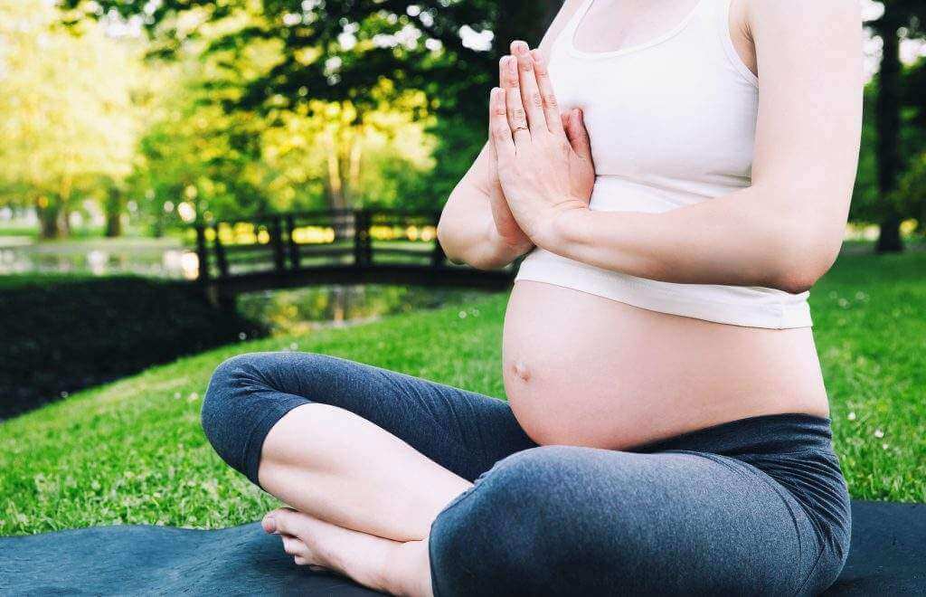 tập yoga khi mang thai