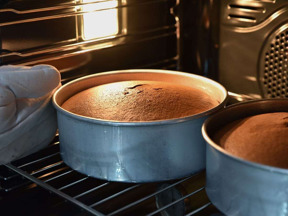 Cách làm bánh kem sinh nhật siêu đơn giản: nướng bột bánh