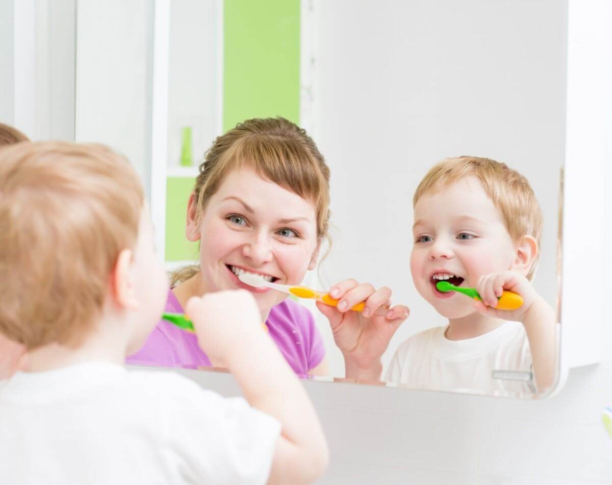 dạy trẻ đánh răng