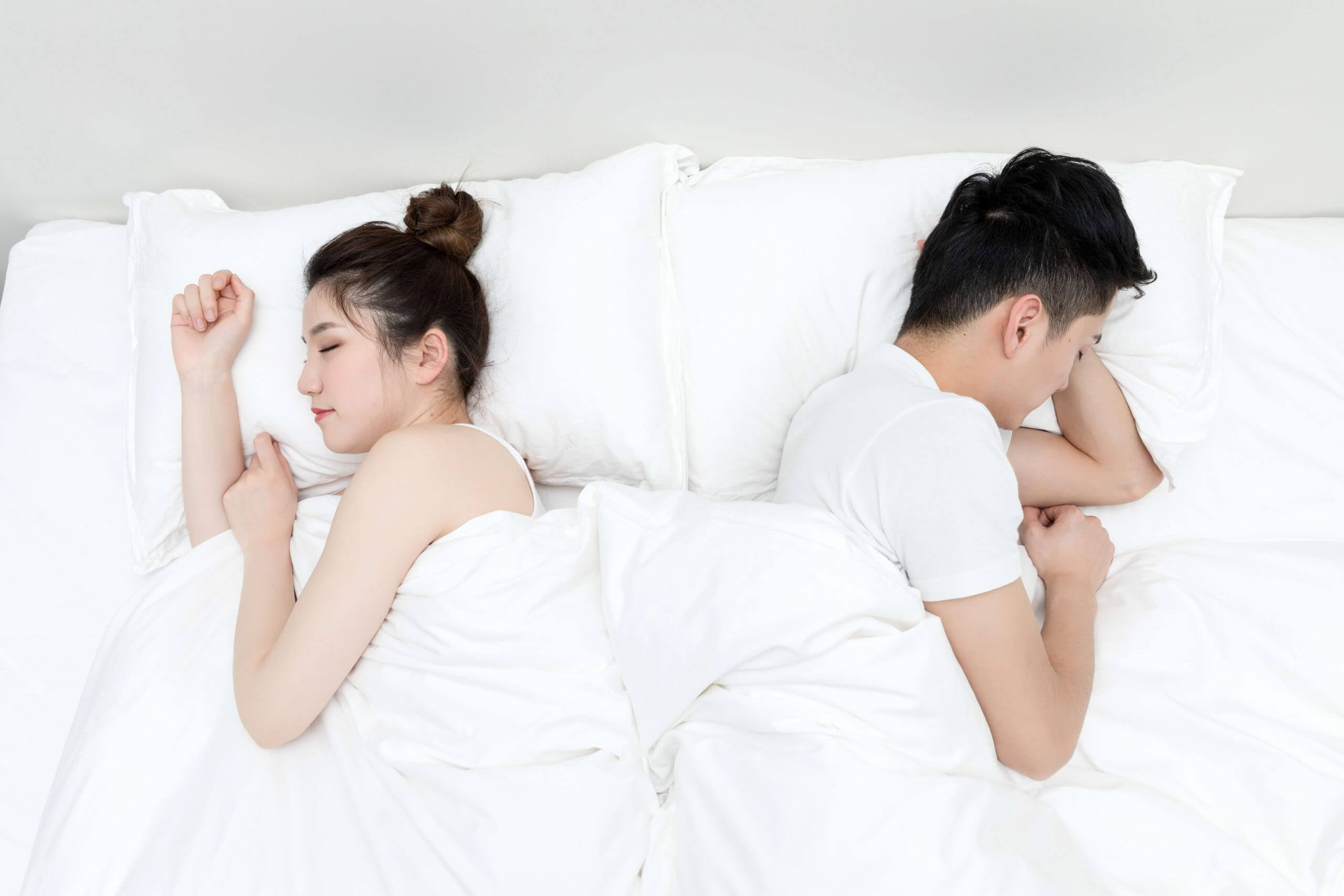 vợ chồng giận nhau có nên ngủ riêng