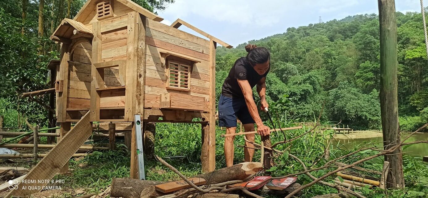 Chàng trai vào rừng làm 'ngôi nhà không của ai cả' 47 Chàng trai vào rừng làm 'ngôi nhà không của ai cả' 29
