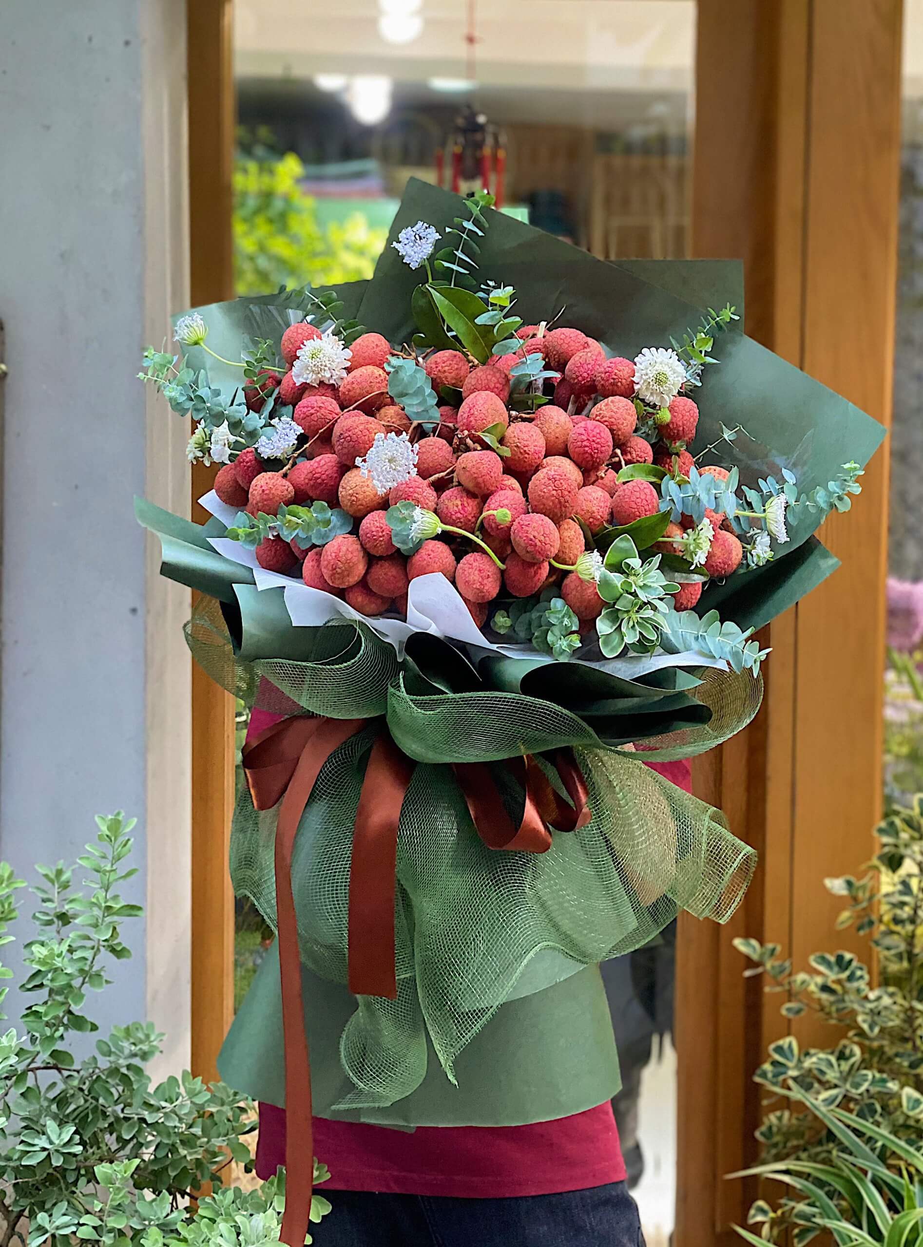 Đẹp lạ lùng với những bó hoa kết từ trái vải 44 Đẹp lạ lùng với những bó hoa kết từ trái vải 26