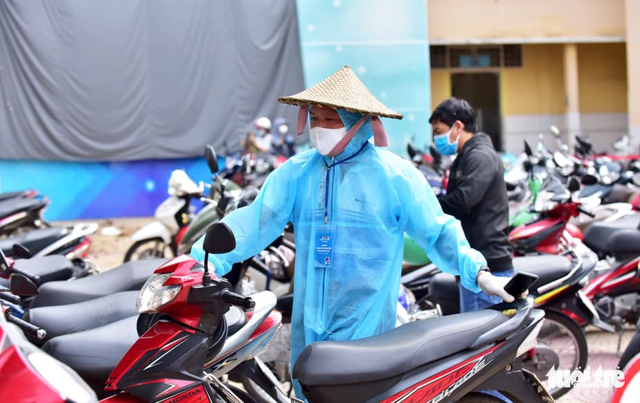 Con gái theo cha đi chống dịch 52 Con gái theo cha đi chống dịch 32