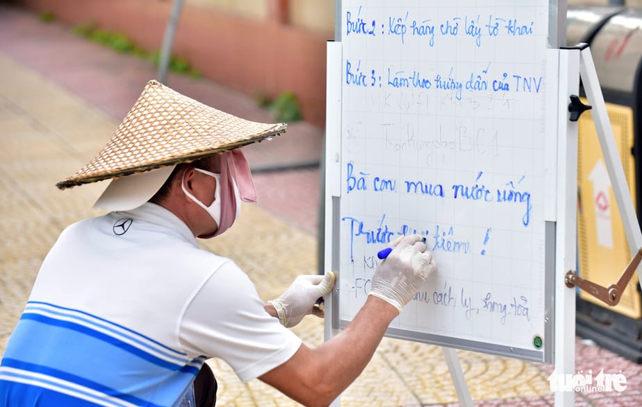 Con gái theo cha đi chống dịch 48 Con gái theo cha đi chống dịch 28