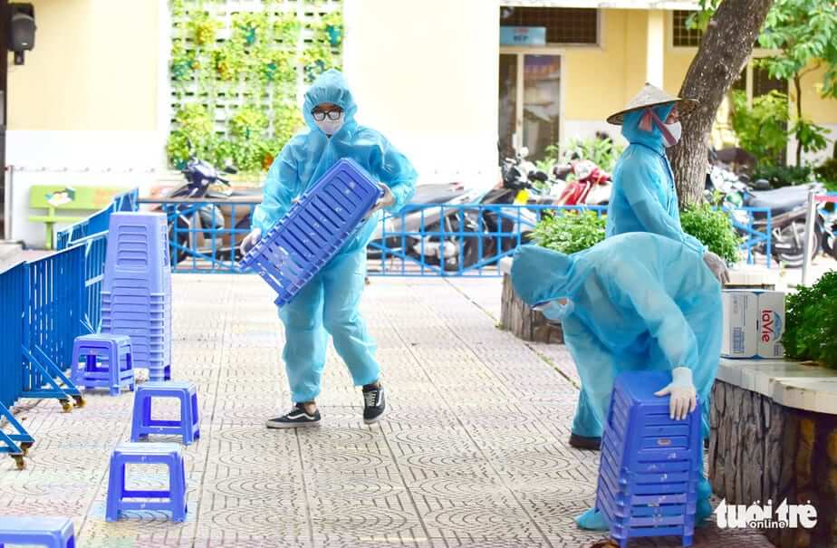 Con gái theo cha đi chống dịch 56 Con gái theo cha đi chống dịch 36
