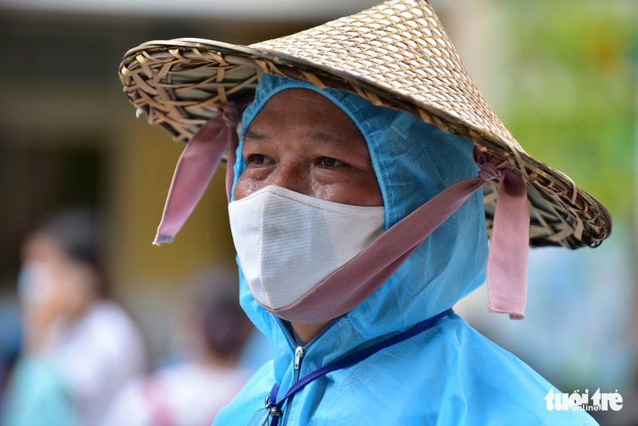 Con gái theo cha đi chống dịch 53 Con gái theo cha đi chống dịch 33