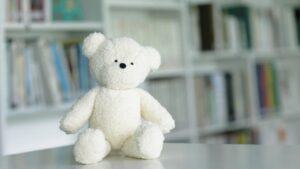 Vì sao đứa trẻ nào cũng thích ôm 1 chú gấu bông cũ mèm? 5