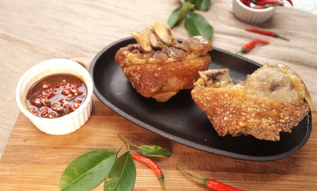 giò heo muối chiên giòn sốt thái