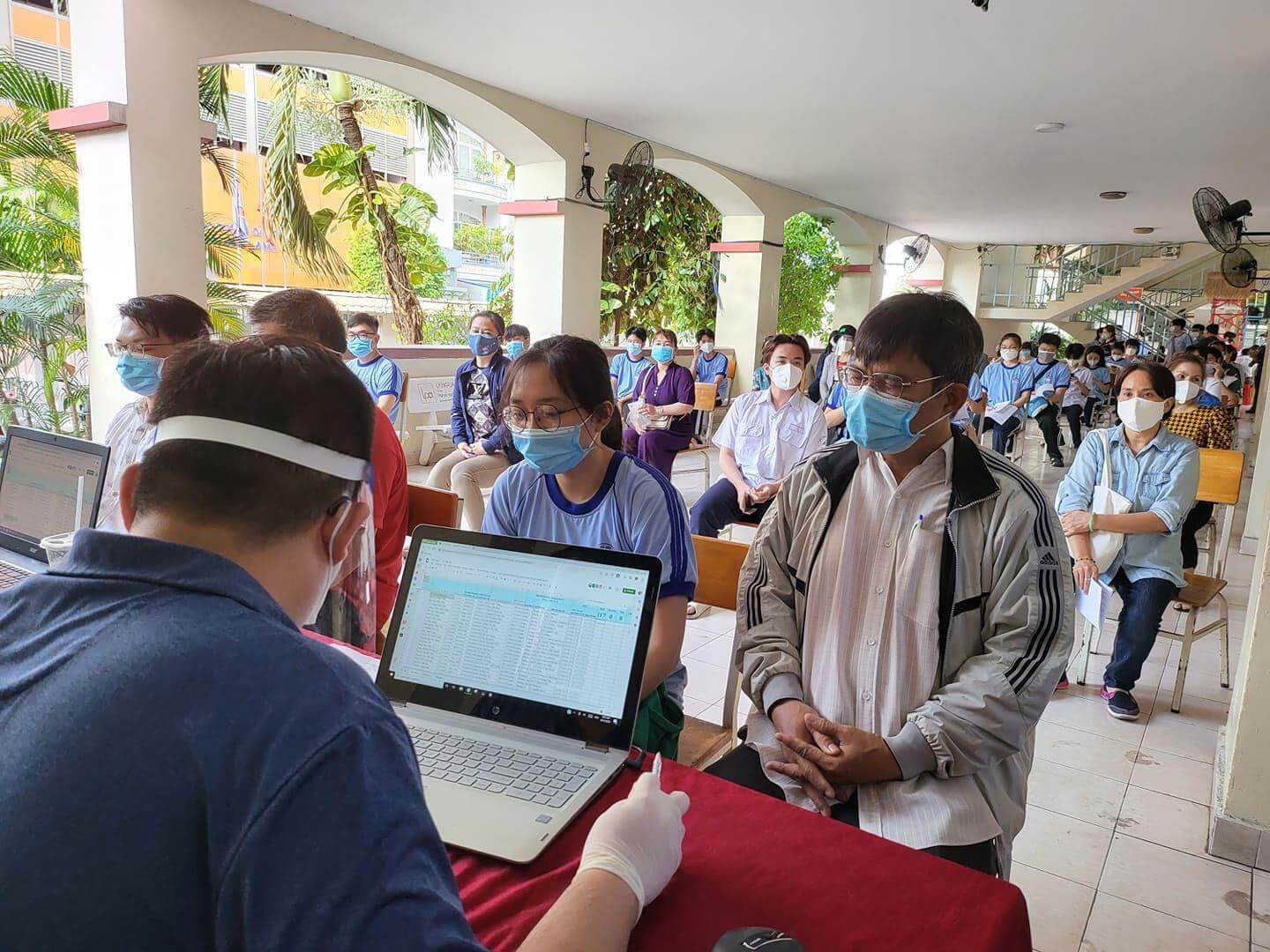 Học sinh chưa tiêm vắc xin phòng Covid-19, có đi học trở lại? 34 Học sinh chưa tiêm vắc xin phòng Covid-19, có đi học trở lại? 22