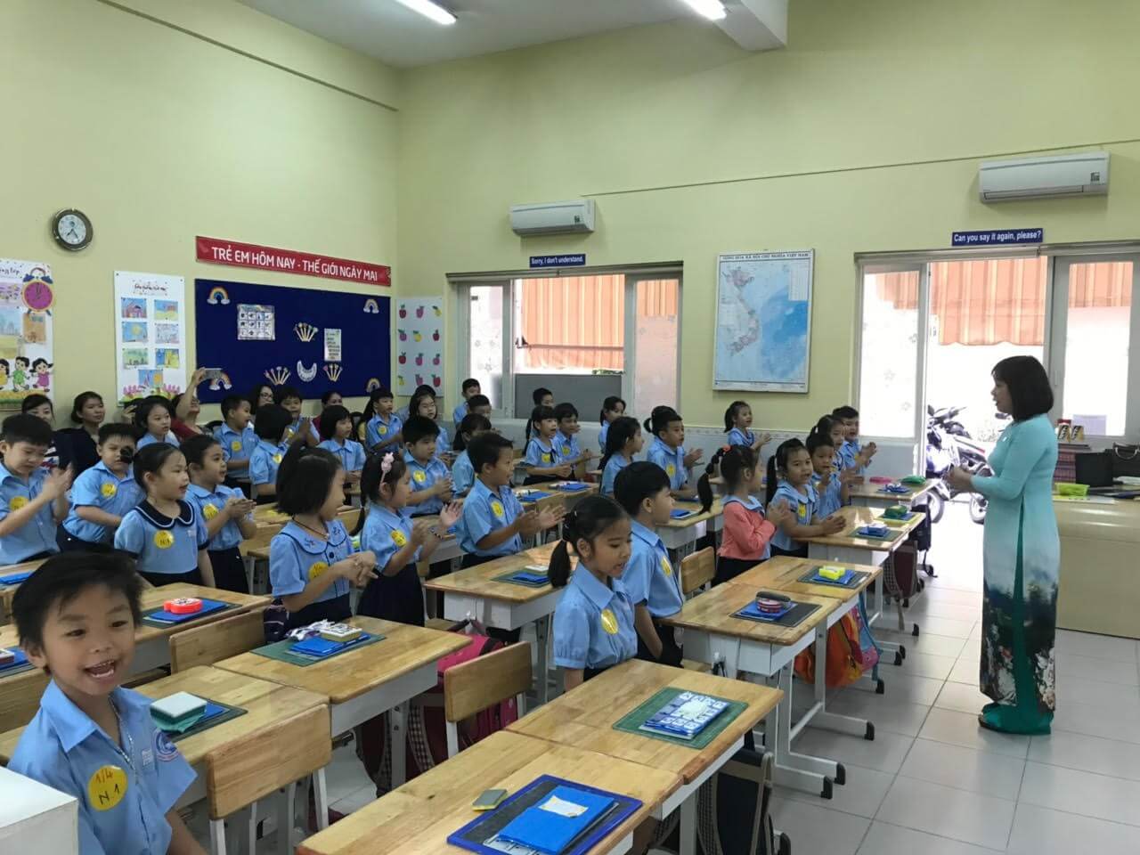 Học sinh TP.HCM lớp 1, 9, 12 đi học trực tiếp trở lại từ ngày 13.12 33 Học sinh TP.HCM lớp 1, 9, 12 đi học trực tiếp trở lại từ ngày 13.12 22