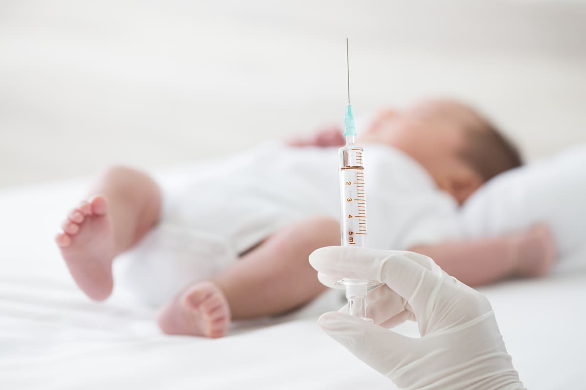 tiêm vaccine 6 trong 1 cho trẻ em