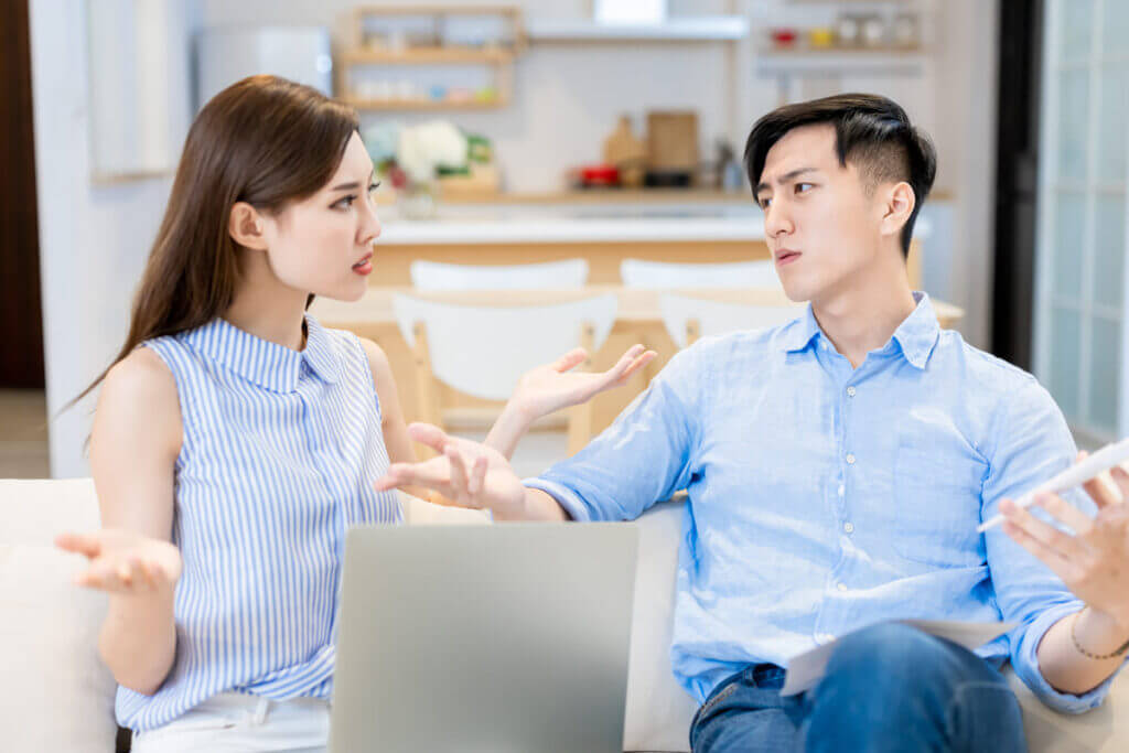 tốt với người ngoài