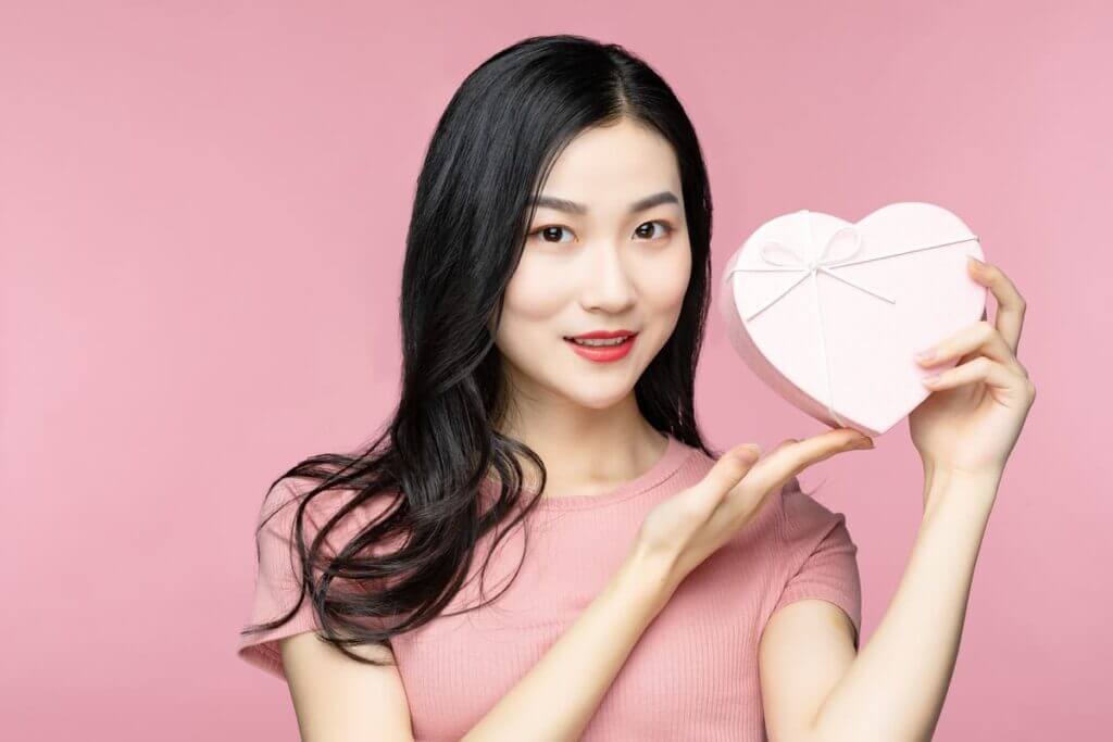 chủ động tặng quà cho chồng