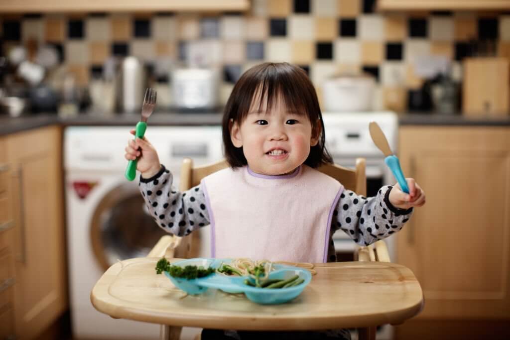 Chế độ dinh dưỡng cho bé 3 tuổi để con phát triển toàn diện