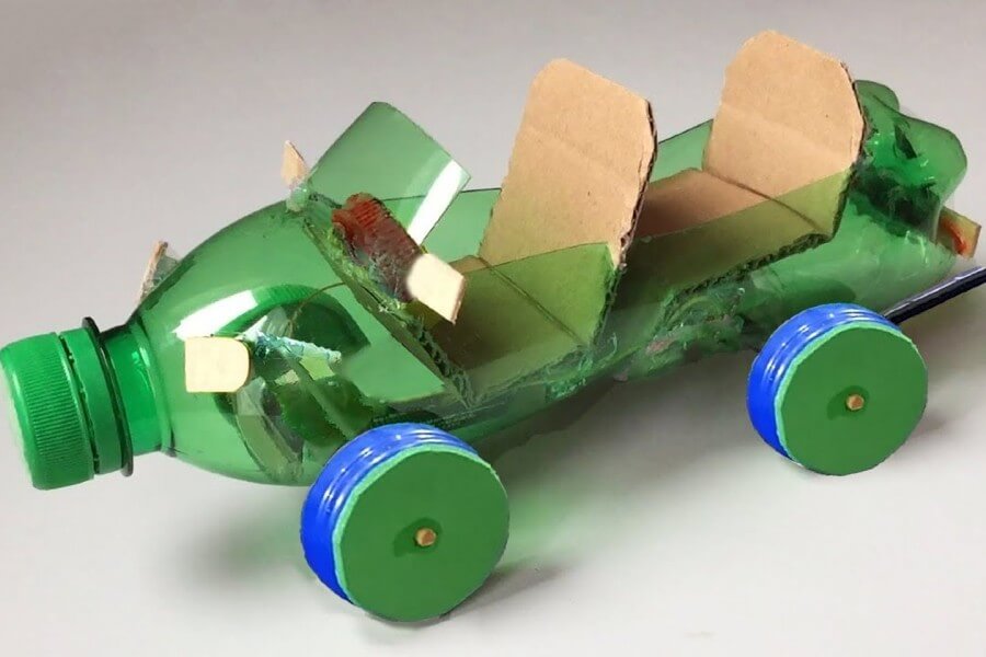 Tái chế chai nhựa thành ô tô đồ chơi