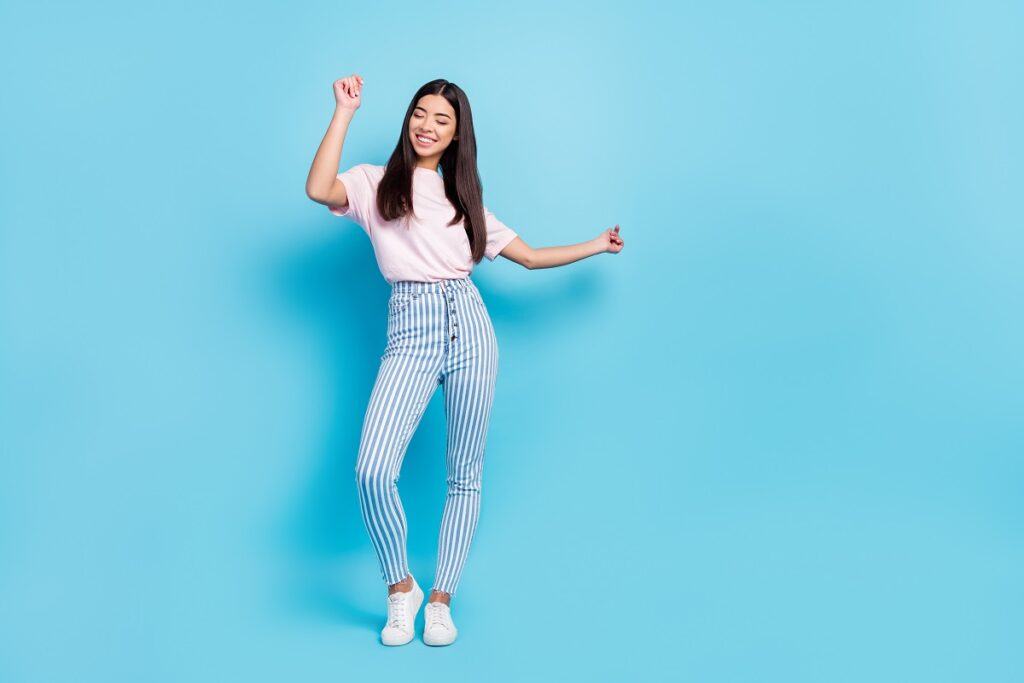 mệnh thủy hợp màu gì