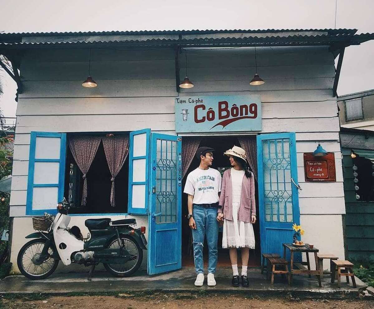 Tiệm cà phê cô Bông