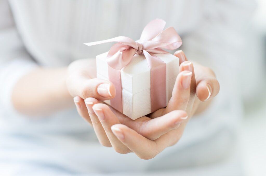 yêu xa nên tặng quà gì cho bạn trai