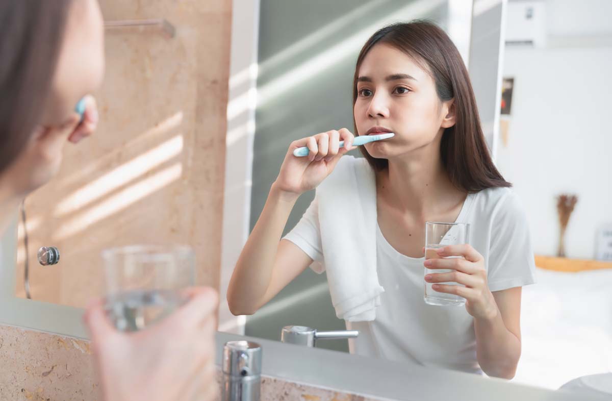 Cách vệ sinh răng miệng sau khi phun môi đúng chuẩn