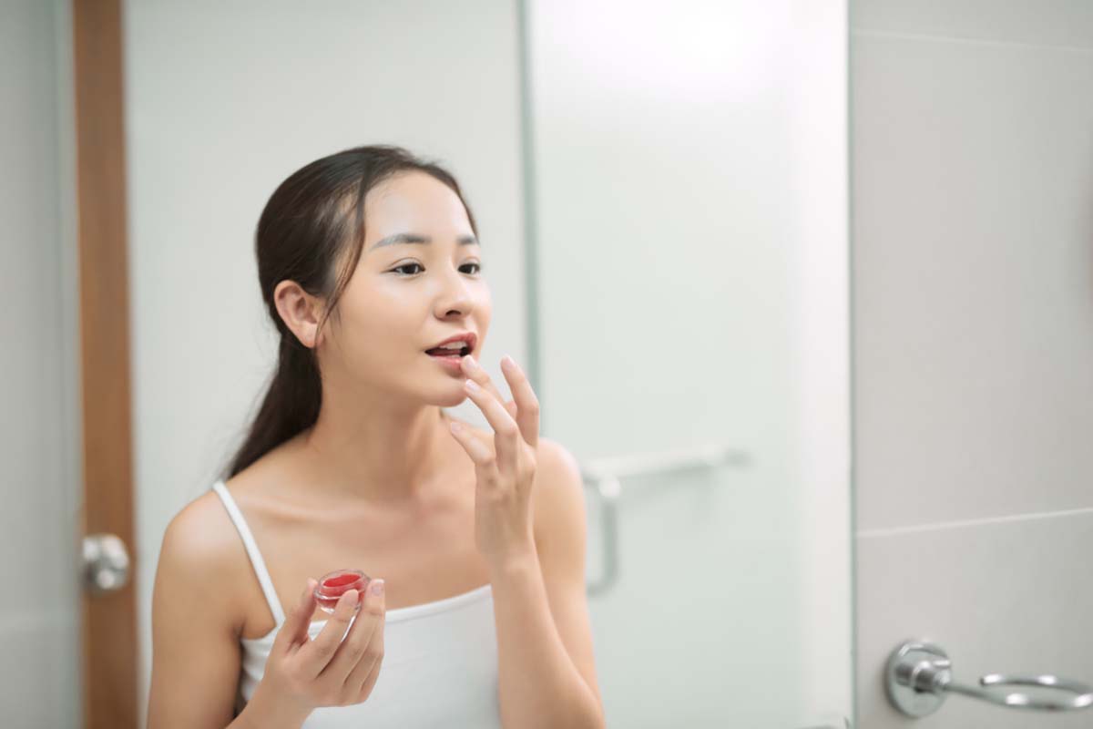 cách vệ sinh răng miệng sau khi phun môi và xài kem dưỡng