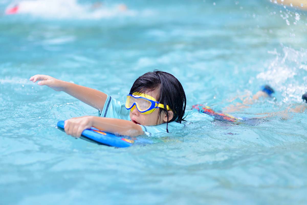 Kỹ năng sống cho trẻ mầm non và kỹ năng bơi lội