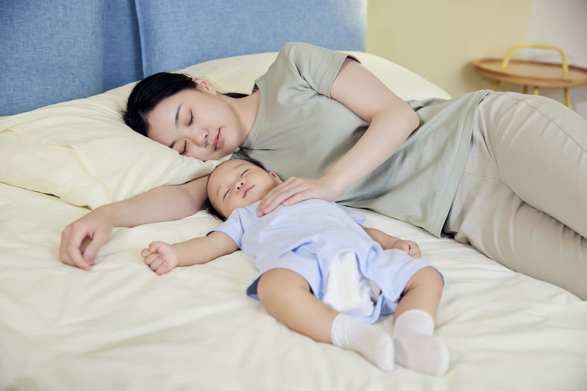 có nên cho trẻ ngủ riêng sớm không?