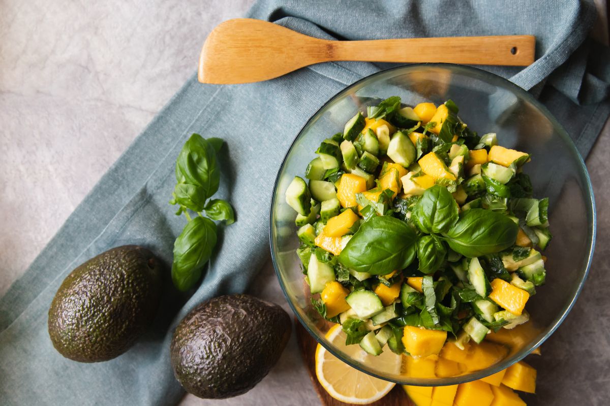 Salad bơ vừa “healthy” vừa dễ chế biến