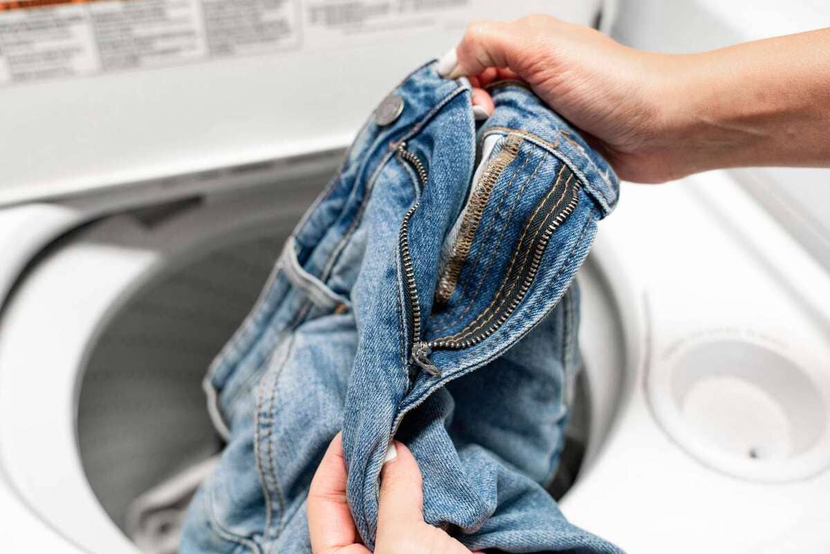 Cặn bột giặt ảnh hưởng như thế nào đến quần áo