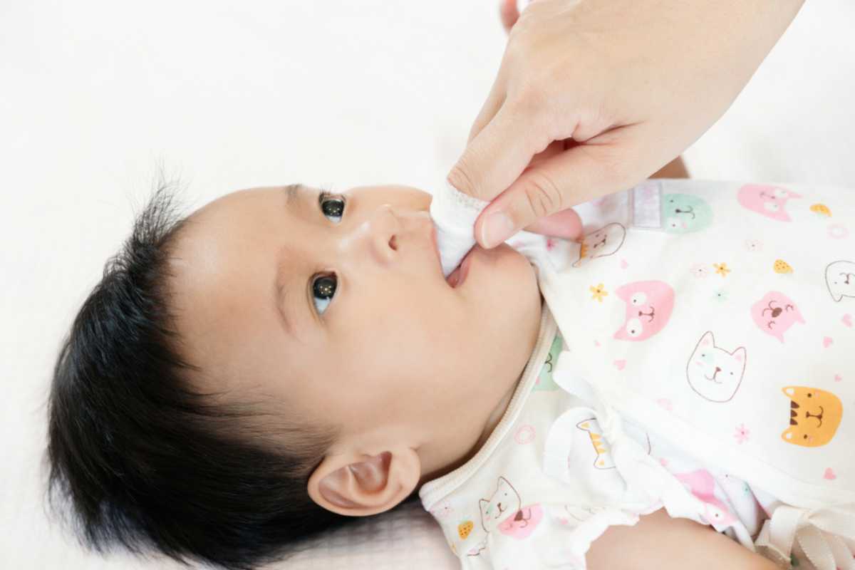 Trẻ sơ sinh mọc răng: Các cột mốc cần nhớ và cách chăm sóc bé 1