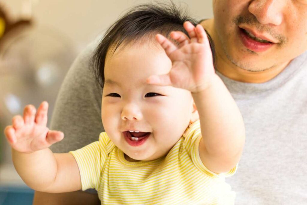 Trẻ sơ sinh mọc răng: Các cột mốc và cách chăm sóc bé