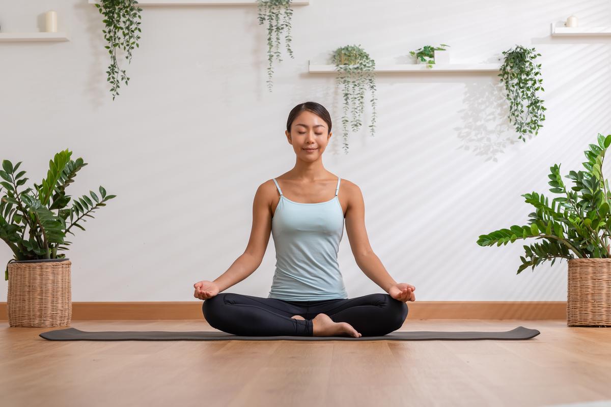 hạn chế tật rung chân với các bài tập yoga